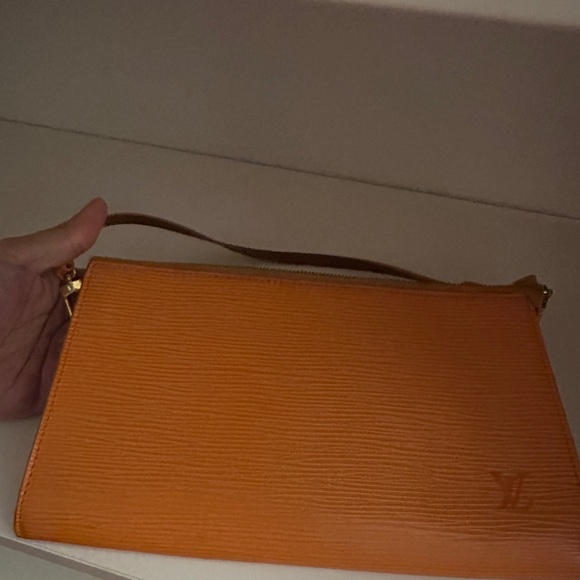 AUTHENTIC Louis Vuitton Epi Leather Pochette Accessoires – Orange – Vintage - Picture 8 of 9